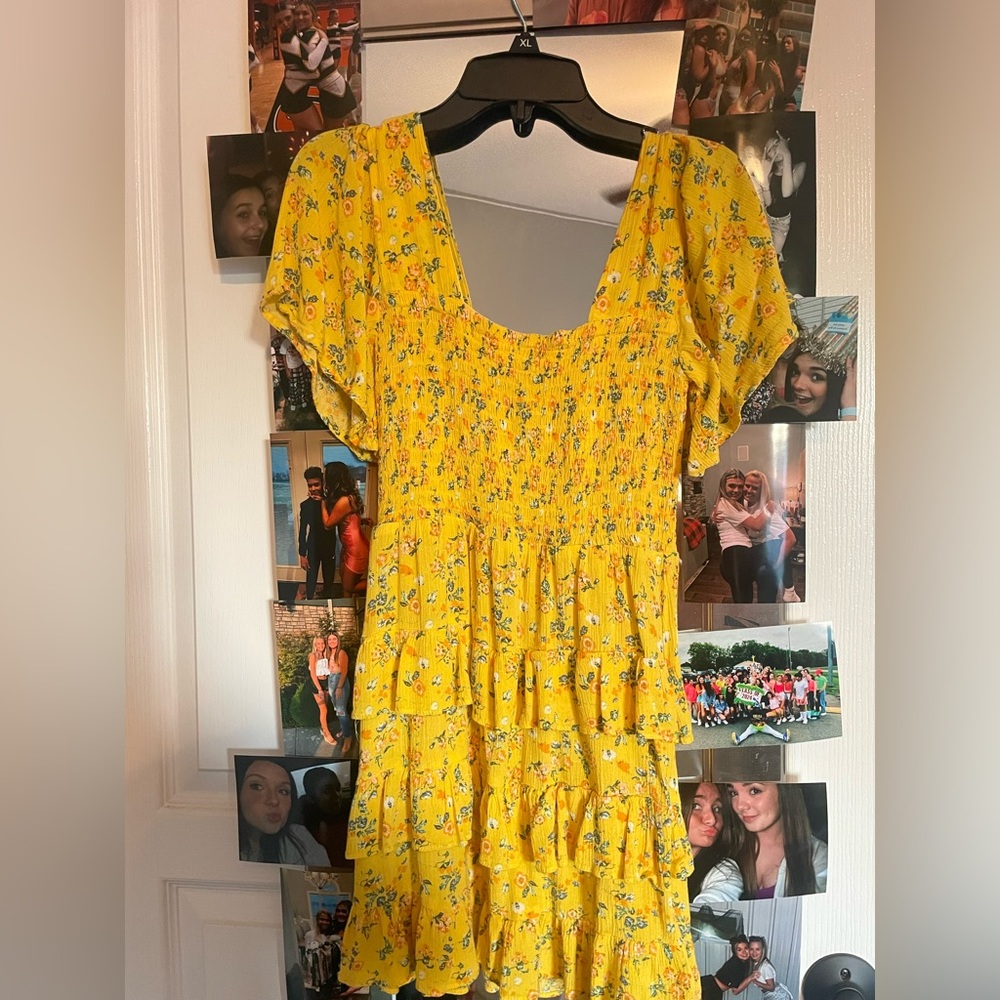 cute mini dress size xs but fits like a small